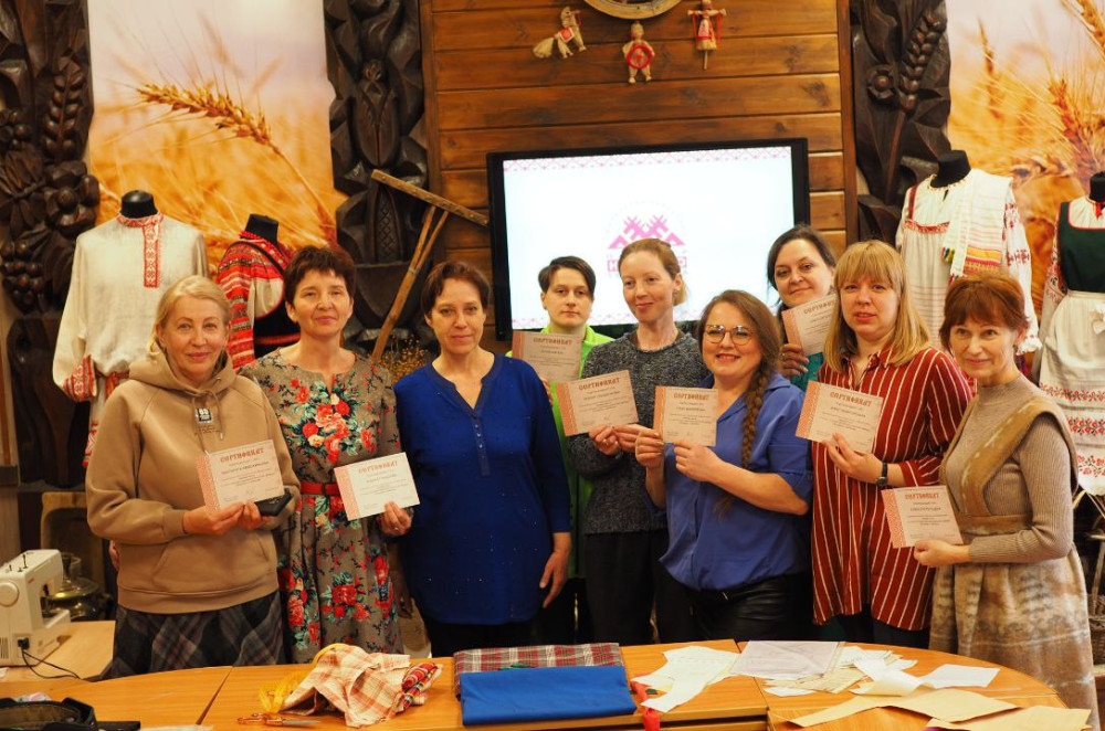 участникам рассказали о происхождении безрукавной одежды в традиционном костюме - фото - 1