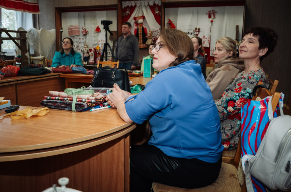 участникам рассказали о происхождении безрукавной одежды в традиционном костюме - фото - 3