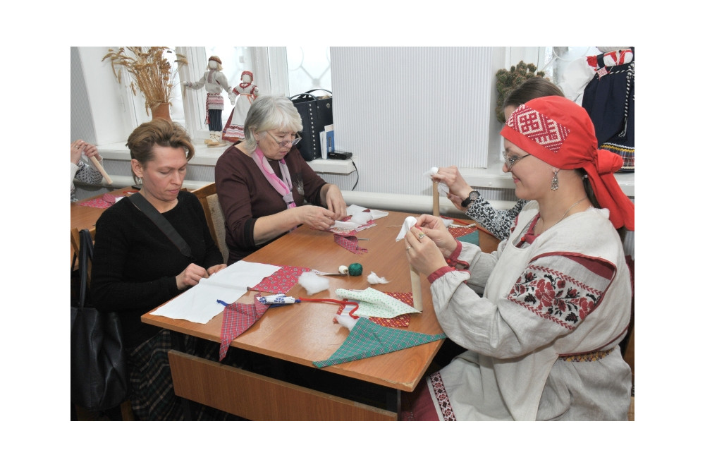 творческая лаборатория по традиционной вышивке  и смоленской текстильной кукле - фото - 3
