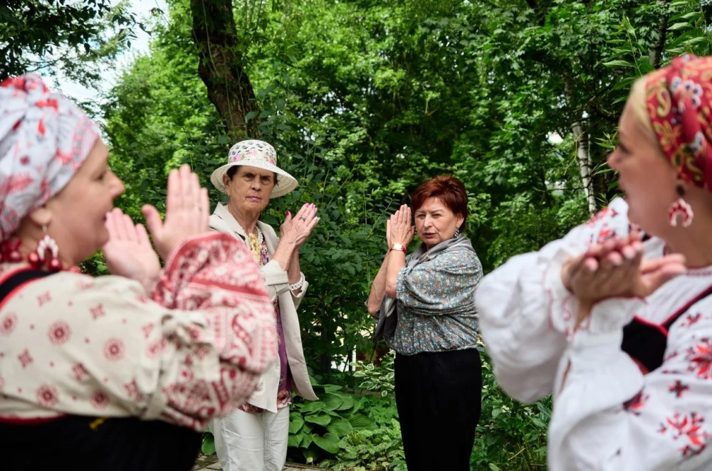 танцуют все - фото - 1
