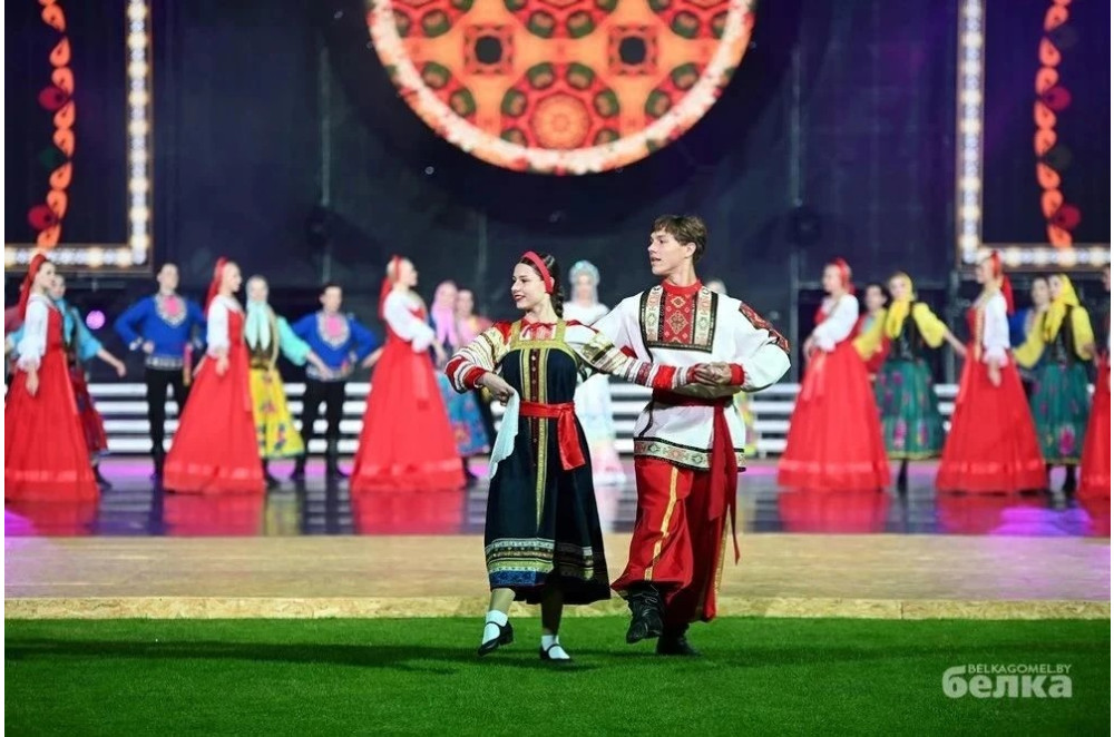 танец объединил восемь стран на одной сцене - фото - 3